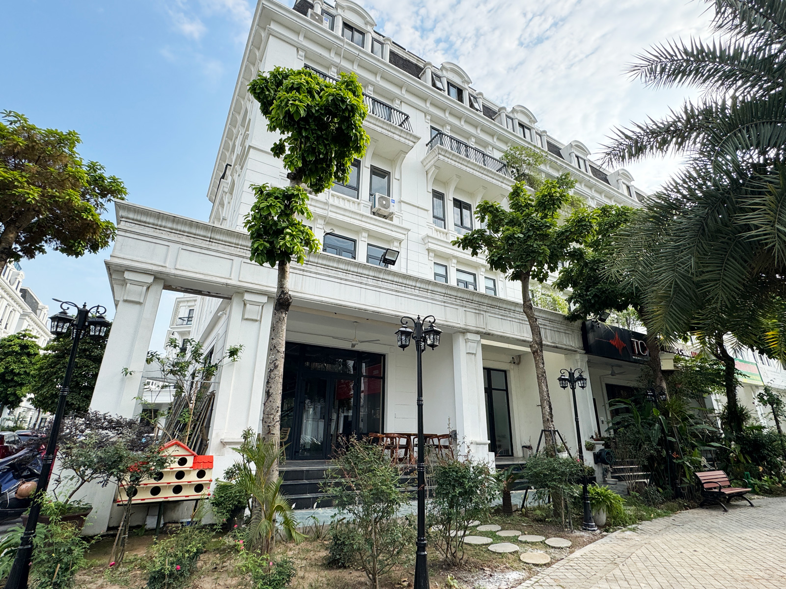 sảnh trước showroom cáp viễn thông hà nội